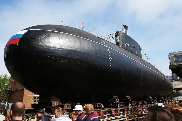 Судоремонтный завод «Звездочка» (Северодвинск) вывел из эллинга после ремонта большую дизель-электрическую подводную лодку (ДЭПЛ) «Калуга». Это первая за последние двадцать лет лодка данного проекта, на которой выполнены средний ремонт и модернизация