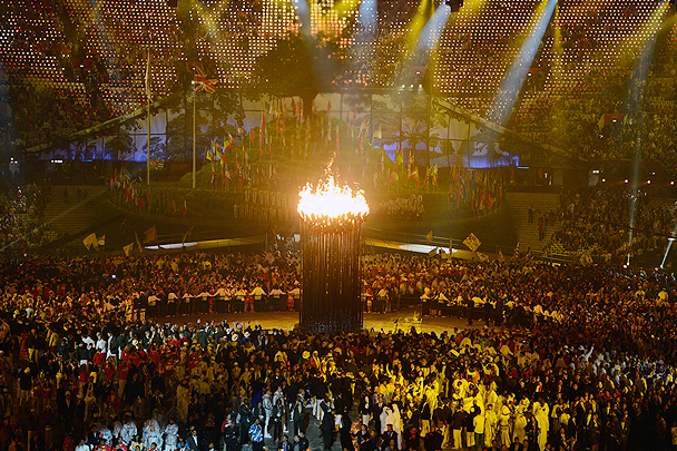 Открытие XXX Олимпийских игр в Лондоне организаторы превратили в невероятное четырехчасовое шоу, которое при небольшом бюджете смотрелось не хуже, чем открытие Пекинской олимпиады четыре года назад