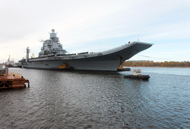 Авианосец «Викрамадитья», который Россия реконструировала для Индии, вернулся на судостроительный завод «Севмаш» после испытаний, проходивших в Баренцевом море