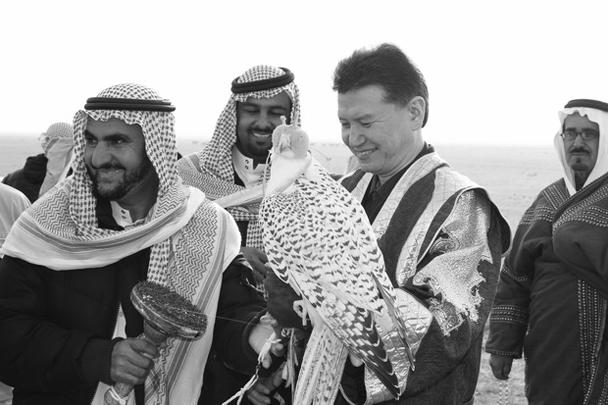 Саудовские принцы и пригласивший их в Калмыкию бывший глава республики Кирсан Илюмжинов. Элиста, ноябрь 2012 года