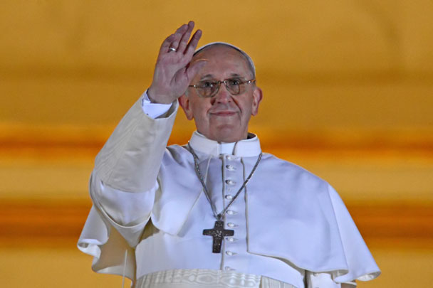 На фото – новый Папа Римский. Им стал кардинал из Аргентины Хорхе Марио Бергольо. Теперь он будет носить имя Франциск