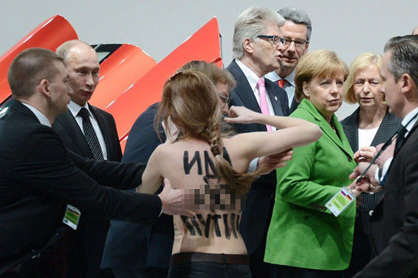 Акция группы FEMEN на Ганноверской ярмарке понравилась, по его словам, президенту Владимиру Путину. Полуголые девушки выскочили перед ним и канцлером ФРГ Ангелой Меркель во время осмотра экспонатов выставки. По мнению Путина, такие акции делают хорошую рекламу ярмарке, за что украинок стоит поблагодарить