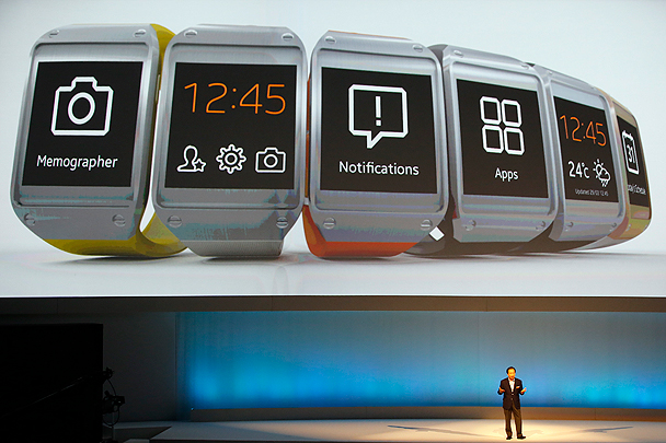 На выставке в Берлине южнокорейская компания Samsung провела презентацию своего нового цифрового устройства – «умных» часов Galaxy Gear. Впервые Samsung удалось сыграть на опережение в противостоянии с Apple