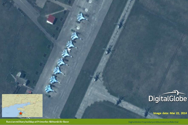 Соединенные Штаты обнародовали спутниковые снимки, показывающие концентрацию российских войск неподалеку от украинской границы. Датированные мартом снимки показывают значительное количество современной военной техники, в идеальном порядке расположенной на аэродромах и лагерях