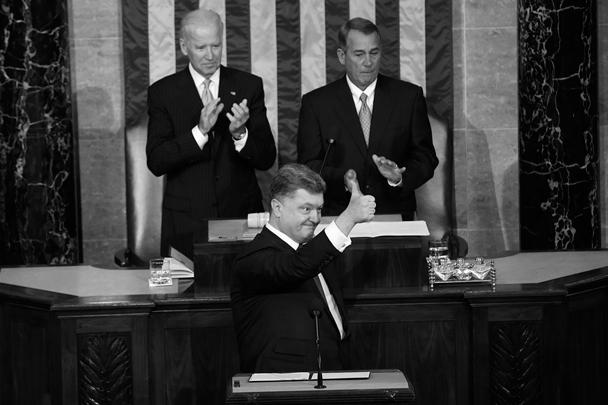 Президент Украины Петр Порошенко в четверг вечером выступил в Конгрессе США с речью на английском языке. Его выступление неоднократно прерывалось бурными продолжительными аплодисментами, сенаторы и члены Палаты представителей более 15 раз вставали со своих мест