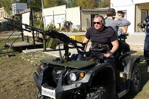 Вице-премьер Дмитрий Рогозин выложил в своем «Фейсбуке» фотографию нового боевого квадроцикла, сделанного по заказу ВДВ. «Принявший участие в испытаниях армейский спецназ высоко оценил эту работу наших оружейников», – пишет Рогозин