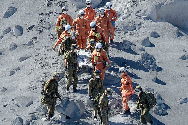 Число жертв извержения вулкана Онтакэ в Японии может превысить 30 человек
