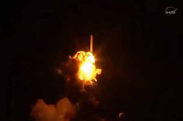 Во время запуска с космодрома НАСА на острове Уоллопс около побережья штата Вирджиния взорвалась ракета-носитель Antares, которая должна была доставить грузы к МКС. Никто не пострадал. Одной из возможных причин ЧП называются неполадки с двигателями