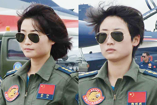 В пилотажную группу китайских ВВС впервые зачислены пять женщин-летчиц. Они дебютировали, показав свое мастерство на истребителе J-10 на Airshow China 2014. Общий налет женской группы составляет более 750 часов. Эксперты отмечают, что ВВС Китая впредь будут набирать еще больше женщин-пилотов