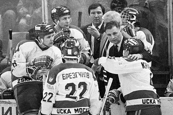 В Москве на 85-м году жизни скончался легендарный хоккейный тренер, трехкратный олимпийский чемпион, 13-кратный чемпион СССР Виктор Тихонов. В 1998 году он был введен в Зал славы Международной Федерации хоккея. Имя Виктора Тихонова также занесено в музей Олимпийской славы в Лозанне