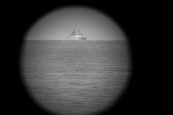 Тот самый российский корабль, которого так испугался премьер Канады. Стивен Харпер опубликовал это фото, сделанное через смотровые приборы фрегата, на котором он прибыл для проведения учений в Балтийском море