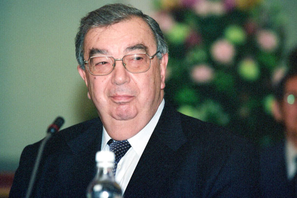 Евгений Примаков умер на 86-м году жизни. В последние десятилетия он был одним из самых авторитетных политиков России. За свою карьеру Примаков руководил СВР, МИДом, правительством России, парламентской фракцией и Торгово-промышленной палатой