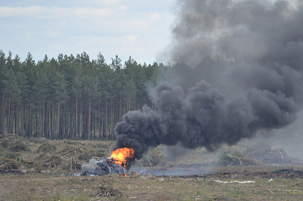 На полигоне «Дубровичи» в Рязанской области во время демонстрационного полета разбился вертолет «Ночной охотник» пилотажной группы «Беркуты». Вертолетом управляли двое пилотов. Один из них успел катапультироваться, второй погиб. Вертолет полностью разрушен