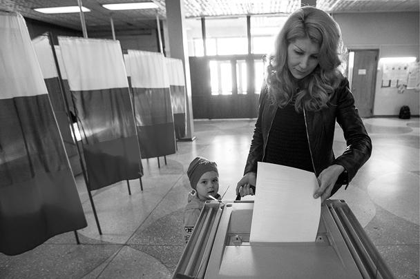В единый день голосования 13 сентября 2015 года избирательные кампании проходят в 84 из 85 субъектов РФ. В 23 субъектах проходят выборы высших должностных лиц, из них в 21 это прямые выборы. В 11 регионах выбирают членов законодательных собраний. Ожидается, что избирательные участки примут 58,2 млн человек