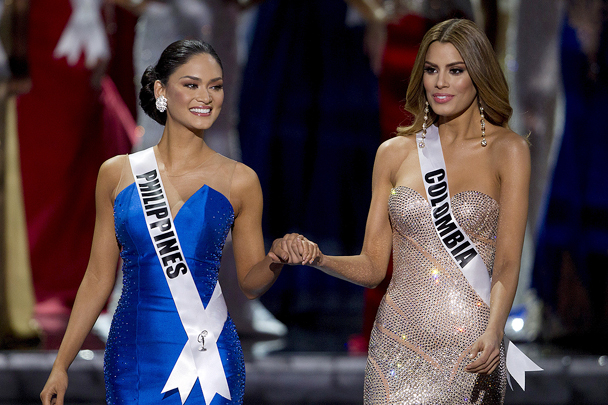 Скандалом закончился финал международного конкурса красоты «Мисс Вселенная». Из-за ошибки ведущего победительницей сначала объявили «Мисс Колумбия» Ариадне Гутиере, а потом корону отдали «Мисс Филиппины» Пие Алонсо Вуртсбах