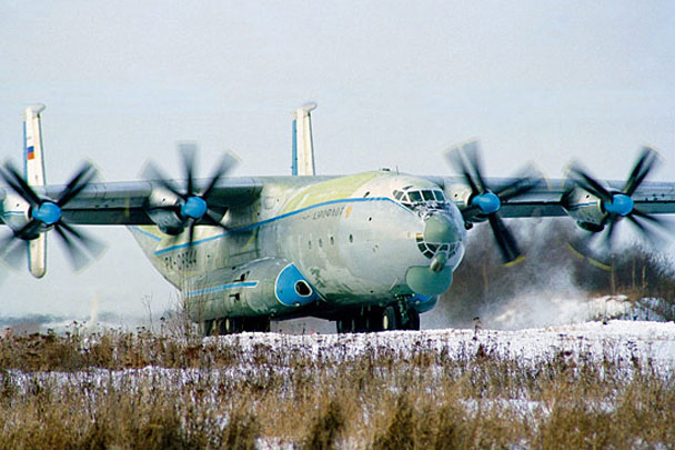 Во время учений российской Военно-транспортной авиации впервые за последние двадцать лет была проведена посадка легендарного самолета Ан-22 «Антей» на грунт, то есть необорудованную грунтовую полосу, кроме того, заснеженную
