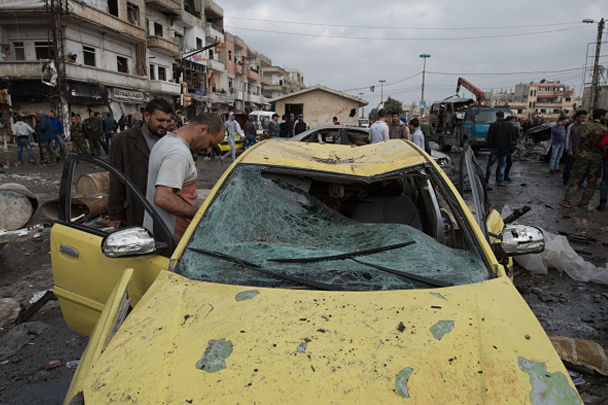 Серия взрывов в сирийском городе Хомс унесла жизни минимум 46 человек. Насчитывается более ста раненых, число жертв продолжает расти. Взрывы прогремели в центральном районе аль-Захра, в утренние часы на одной из центральных улиц. Взрывные устройства привели в действие два террориста-смертника