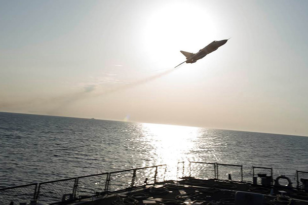 Российский Су-24 пролетел над американским эсминцем «Дональд Кук», который проводил учения в международных водах Балтийского моря. Американцы уже заявили об угрожающем поведении России, хотя в Москве пояснили появление российской авиации вблизи эсминца