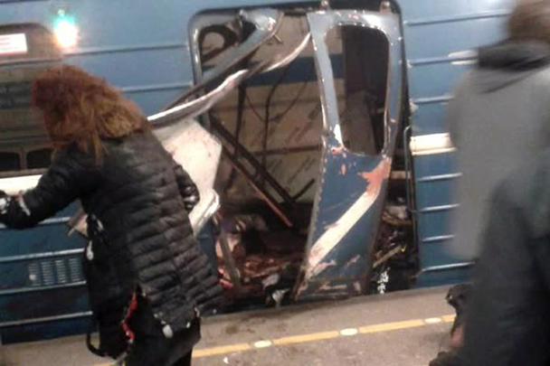 Десятки человек пострадали в результате взрыва, произошедшего в метро Санкт-Петербурга. Взрывчатка, по предварительным причинам, была начинена поражающими элементами. У правоохранительных органов нет сомнений, что это был террористический акт