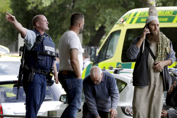 Новая Зеландия пережила один из самых страшных терактов в своей истории. В пятницу несколько человек совершили вооруженное нападение на две мечети. В результате убиты полсотни прихожан, десятки получили ранения. Главный подозреваемый Брентон Таррант транслировал бойню в Сети