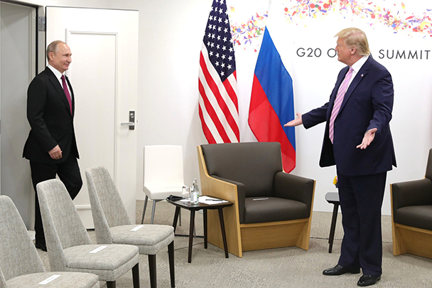 «Давно не виделись»: такими словами Владимир Путин приветствовал американского коллегу Дональда Трампа перед встречей на полях саммита G20 в Осаке. В последний раз лидеры России и США беседовали с глазу на глаз год назад в Хельсинки