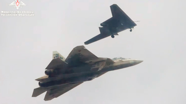 «Охотник» совершил первый совместный полет с Су-57