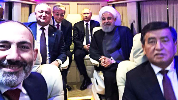 Пашинян сделал селфи с Путиным и другими президентами в автобусе