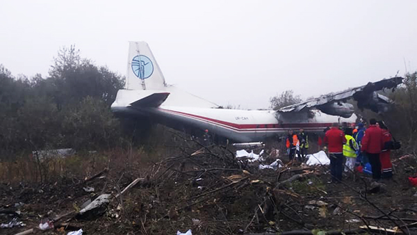 Ан-12 совершил аварийную посадку возле аэропорта Львова, есть жертвы