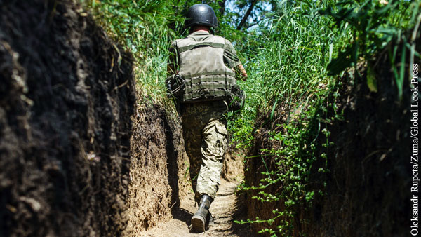 Зеленский обсудил с силовиками и МИД Украины разведение войск в Донбассе