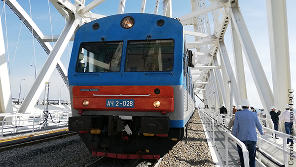 Движение грузовых поездов по Крымскому мосту отложили из-за древнего города