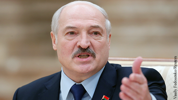 Лукашенко заявил о «подаренной» НАТО Украине