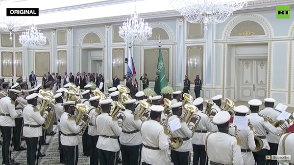 Американский телеканал высмеял исполнение гимна России оркестром Саудовской Аравии