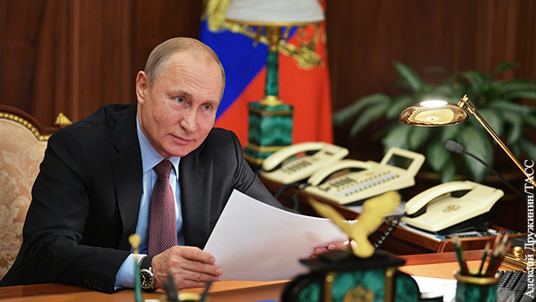 Опубликовано фото «самого удобного телефона в мире» в кабинете Путина