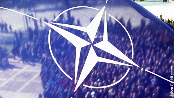 Макрон поставил под сомнение функционирование НАТО на фоне событий в Сирии