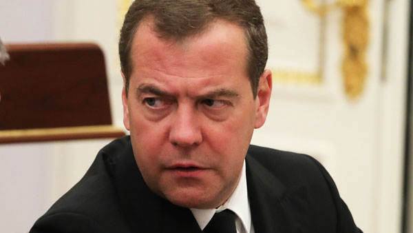 Медведев обещал военный ответ на желание НАТО «понатыкать базы» рядом с Россией