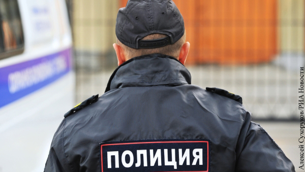 Полицейского ударили ножом на станции метро «Савеловская» в Москве