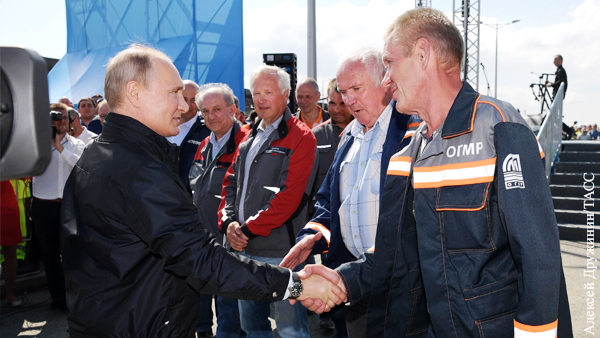 Путин поздравил работников дорожного хозяйства