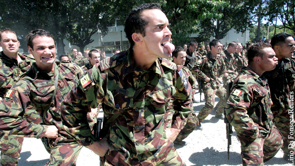 Новозеландским военным разрешили краситься и носить накладные ресницы