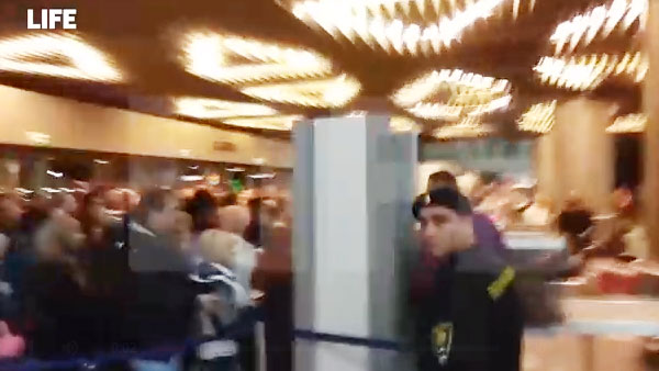 На входе в аэропорт Внуково возникли очереди