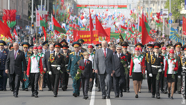 Зачем Лукашенко воюет с войной