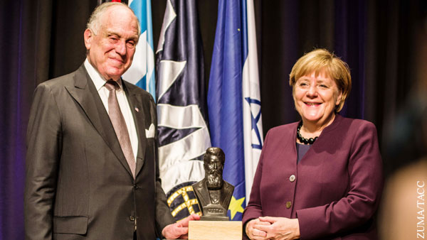 Меркель получила премию Всемирного еврейского конгресса