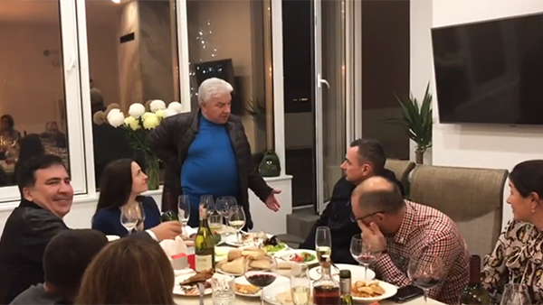 Саакшвили отметил новоселье со знаменитыми одесситами и Сенцовым