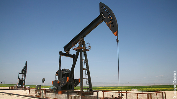 Госдеп сказал, кто качает нефть в Сирии под контролем США