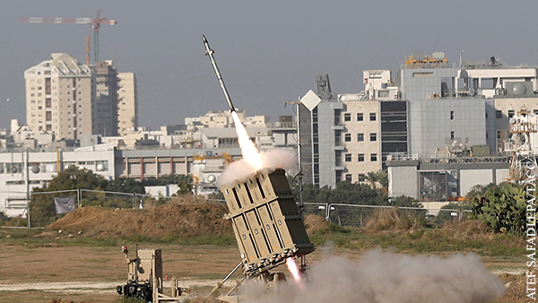 Израильская ПВО перехватила 20 из 50 выпущенных из Газы ракет