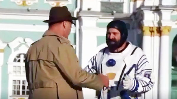 Солист Rammstein «подрался» с космонавтом на Дворцовой площади