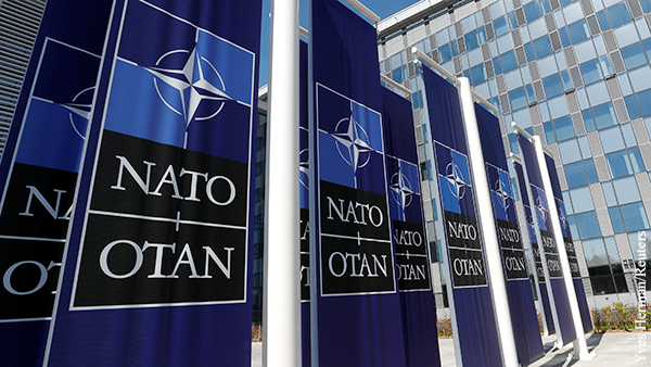 В Бундестаге назвали НАТО «тенью самого себя»