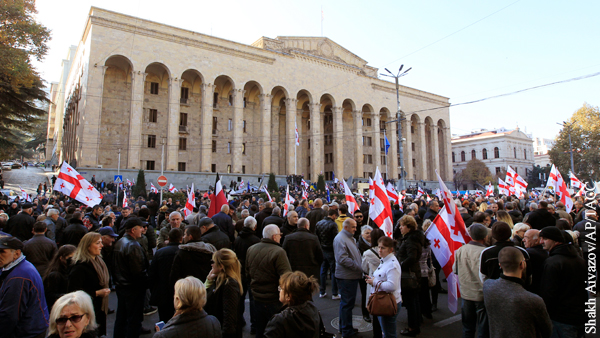 В Тбилиси разблокировали все входы в парламент