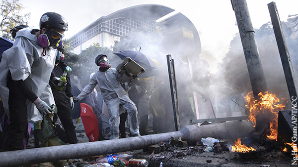 Запад толкает Гонконг к политической катастрофе