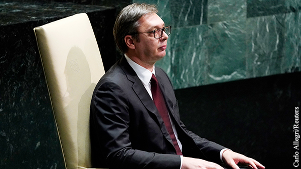 Сидение на двух стульях – главный талант сербского президента