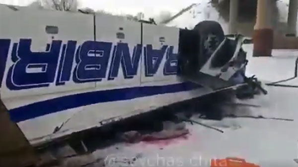Опубликовано видео с места падения автобуса с моста под Читой